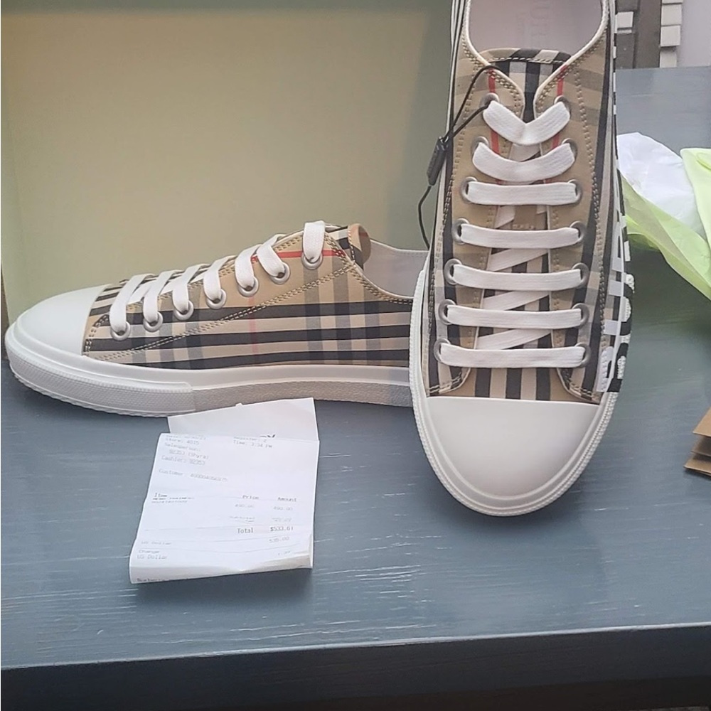 Brand New In Box Men’s Casual Sneakers